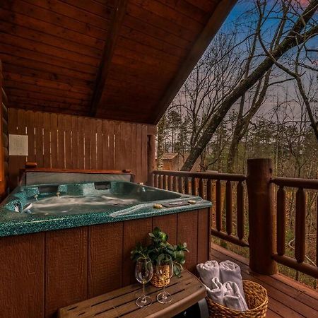 Log Cabin, Hot Tub, Fireplace, Pool Table & Views! 세비어빌 외부 사진