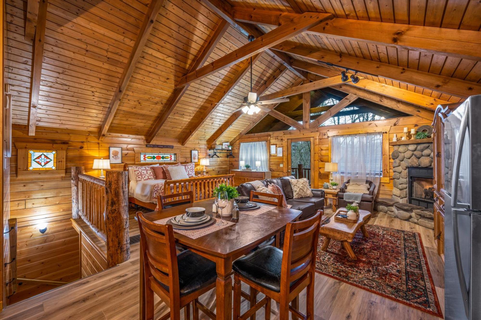 Log Cabin, Hot Tub, Fireplace, Pool Table & Views! 세비어빌 외부 사진