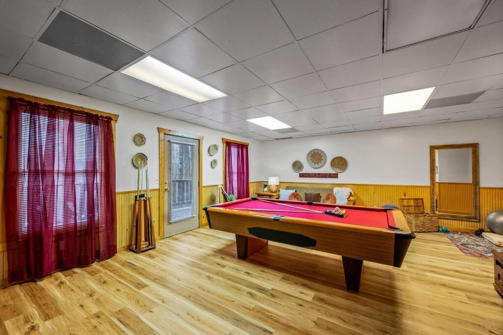 Log Cabin, Hot Tub, Fireplace, Pool Table & Views! 세비어빌 외부 사진