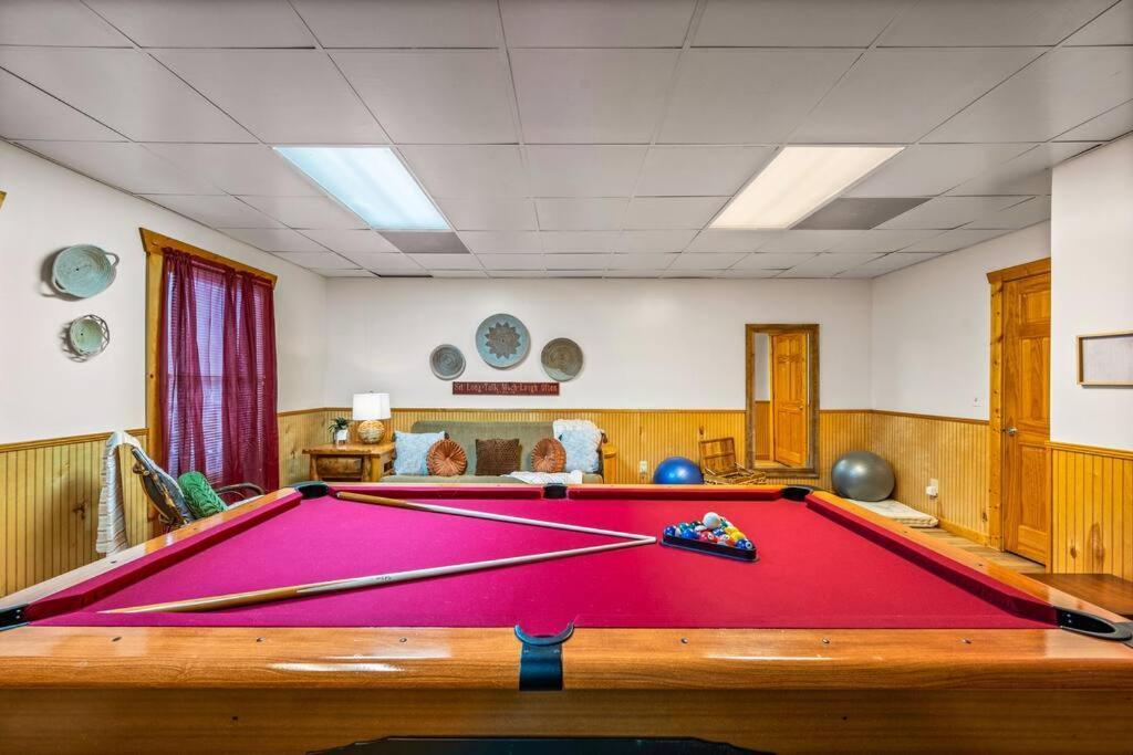 Log Cabin, Hot Tub, Fireplace, Pool Table & Views! 세비어빌 외부 사진