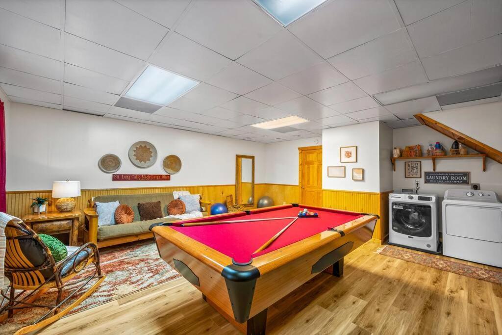 Log Cabin, Hot Tub, Fireplace, Pool Table & Views! 세비어빌 외부 사진