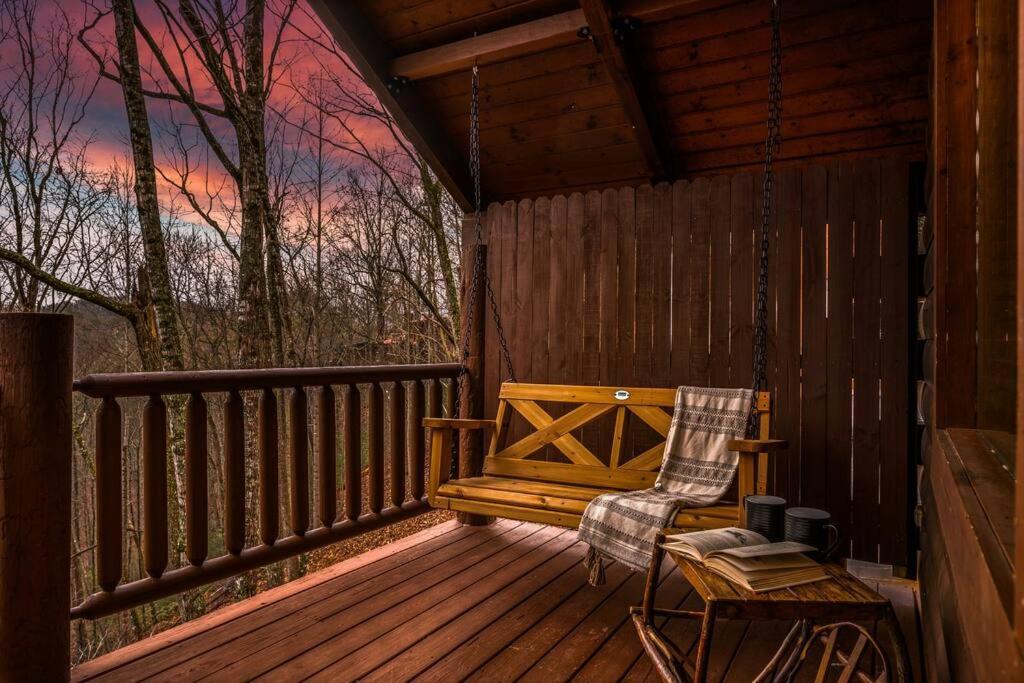 Log Cabin, Hot Tub, Fireplace, Pool Table & Views! 세비어빌 외부 사진