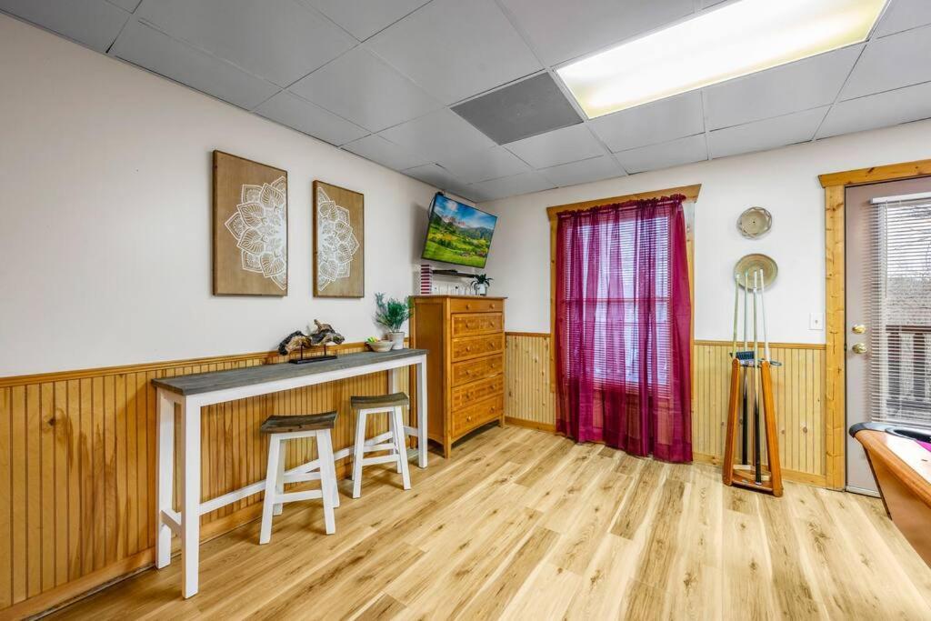 Log Cabin, Hot Tub, Fireplace, Pool Table & Views! 세비어빌 외부 사진