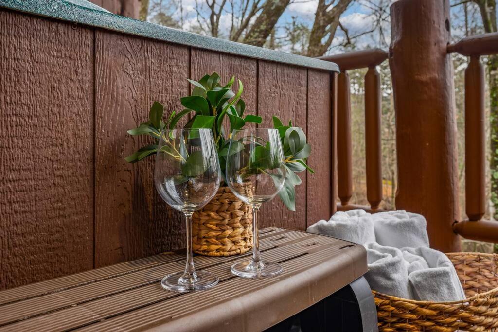 Log Cabin, Hot Tub, Fireplace, Pool Table & Views! 세비어빌 외부 사진