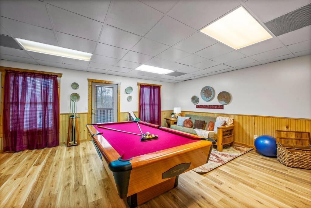 Log Cabin, Hot Tub, Fireplace, Pool Table & Views! 세비어빌 외부 사진
