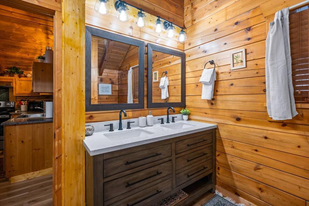 Log Cabin, Hot Tub, Fireplace, Pool Table & Views! 세비어빌 외부 사진