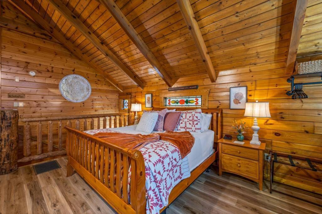 Log Cabin, Hot Tub, Fireplace, Pool Table & Views! 세비어빌 외부 사진