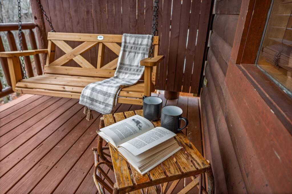 Log Cabin, Hot Tub, Fireplace, Pool Table & Views! 세비어빌 외부 사진