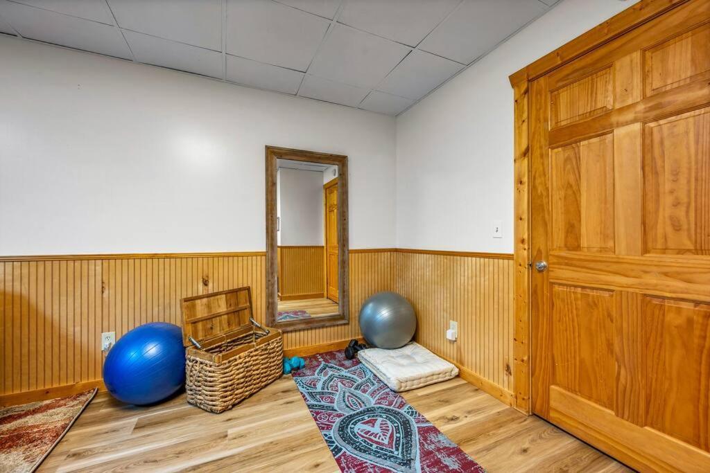 Log Cabin, Hot Tub, Fireplace, Pool Table & Views! 세비어빌 외부 사진