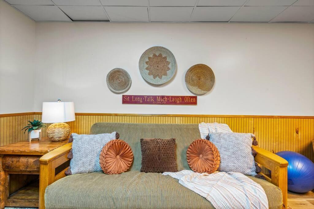 Log Cabin, Hot Tub, Fireplace, Pool Table & Views! 세비어빌 외부 사진