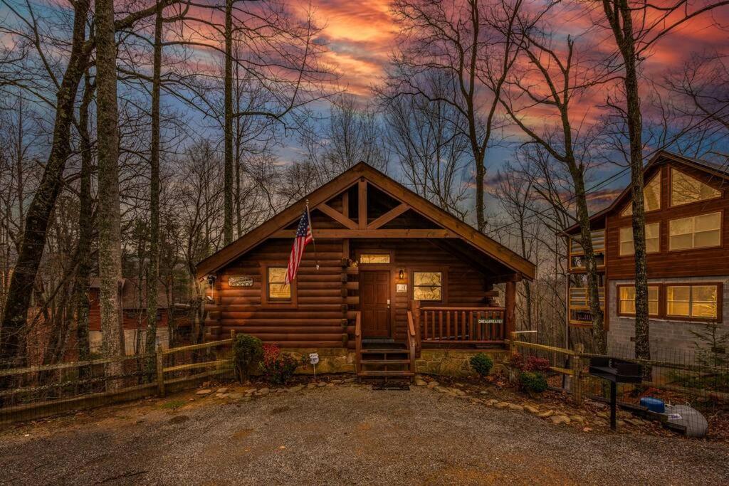 Log Cabin, Hot Tub, Fireplace, Pool Table & Views! 세비어빌 외부 사진