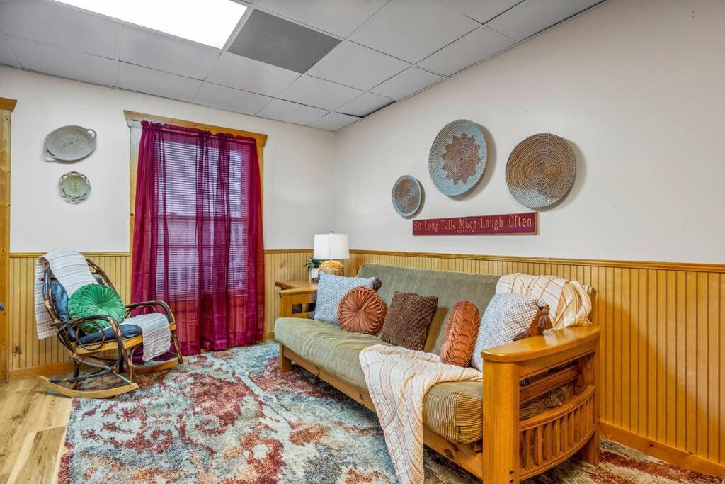 Log Cabin, Hot Tub, Fireplace, Pool Table & Views! 세비어빌 외부 사진
