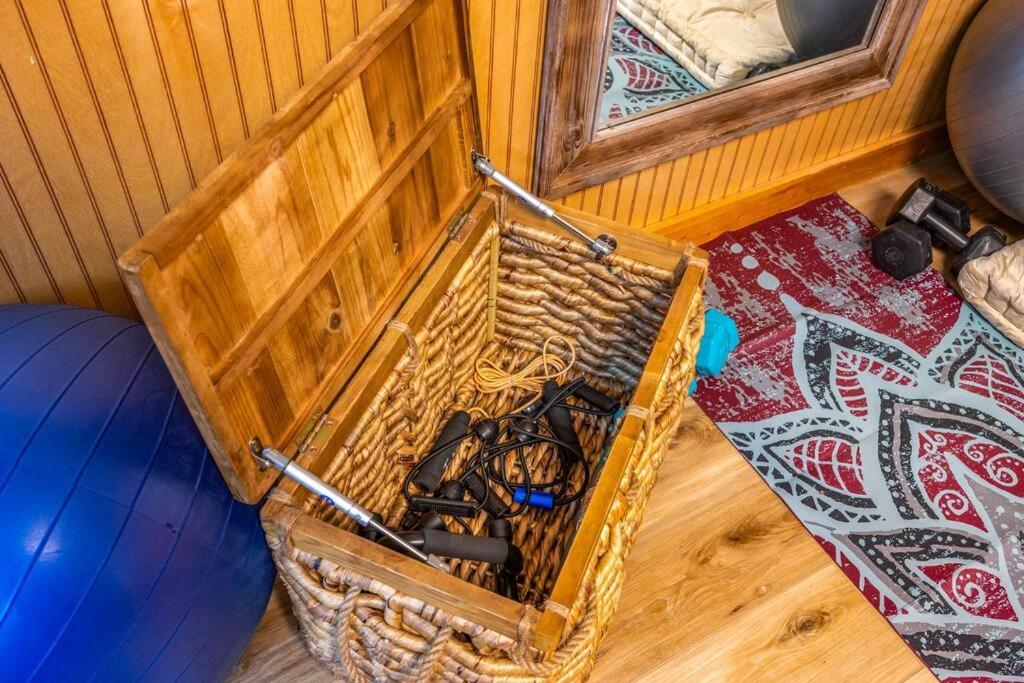 Log Cabin, Hot Tub, Fireplace, Pool Table & Views! 세비어빌 외부 사진
