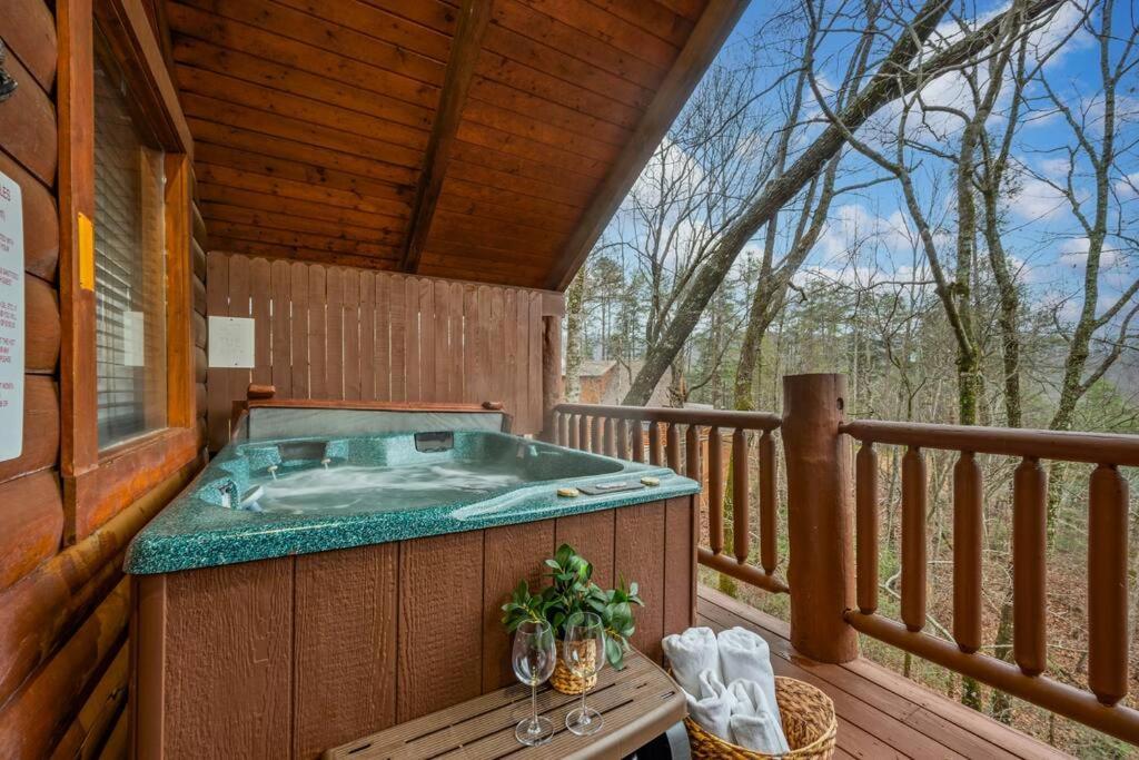 Log Cabin, Hot Tub, Fireplace, Pool Table & Views! 세비어빌 외부 사진