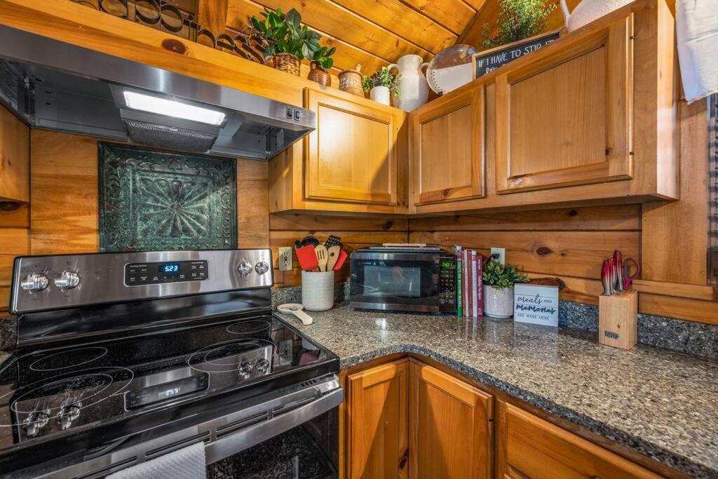 Log Cabin, Hot Tub, Fireplace, Pool Table & Views! 세비어빌 외부 사진