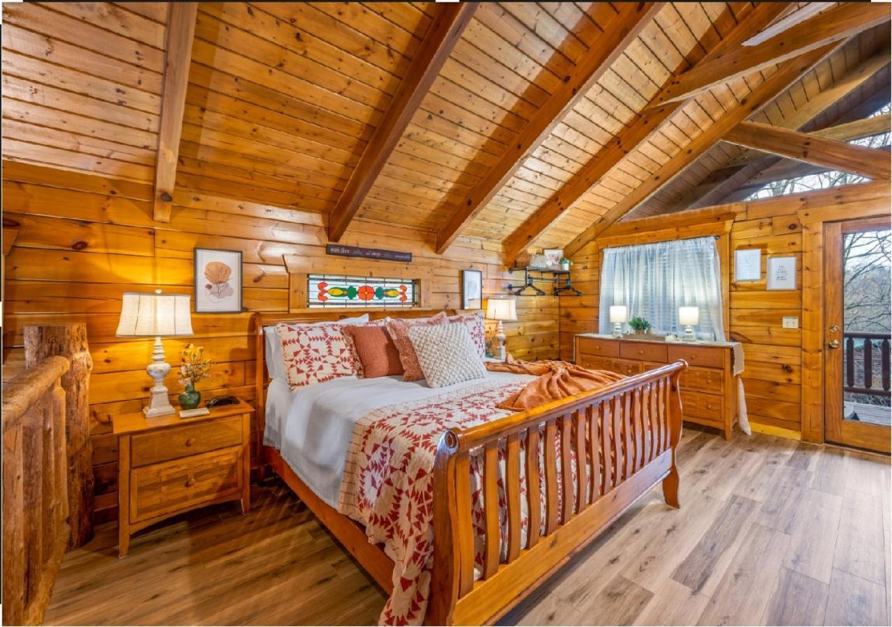Log Cabin, Hot Tub, Fireplace, Pool Table & Views! 세비어빌 외부 사진
